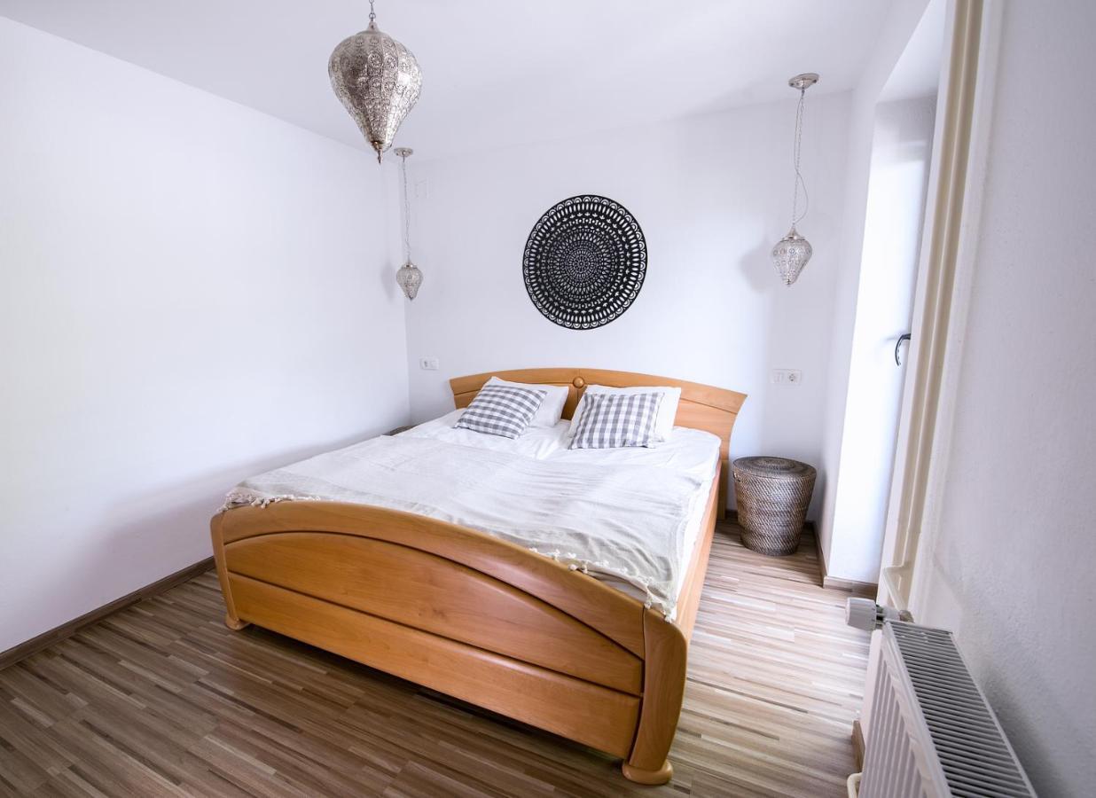 Apartmaji Baron Μπλεντ Εξωτερικό φωτογραφία